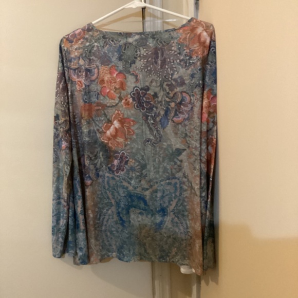 Time And Tru Size XXL (20) Multi Floral Front Twist Sublimation Top - Picture 6 of 7